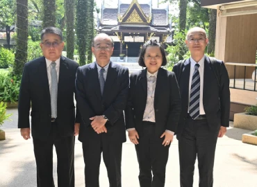 Krungsri welcomes Mitsubishi UFJ Foundation Chairman awarding scholarships to Thai students