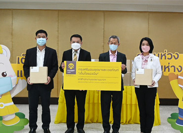 Krungsri presents home isolation kits to Yannawa District for COVID-19 patients